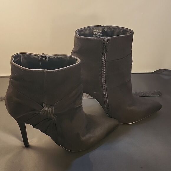 JUSTFAB POINTED TOE SIDE ZIPPER CLOSURE WOMEN'S ANKLE BOWNOT  BOOTIES - Picture 13 of 14